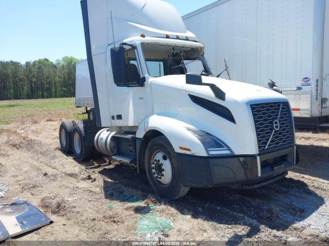  Salvage Volvo Vnl