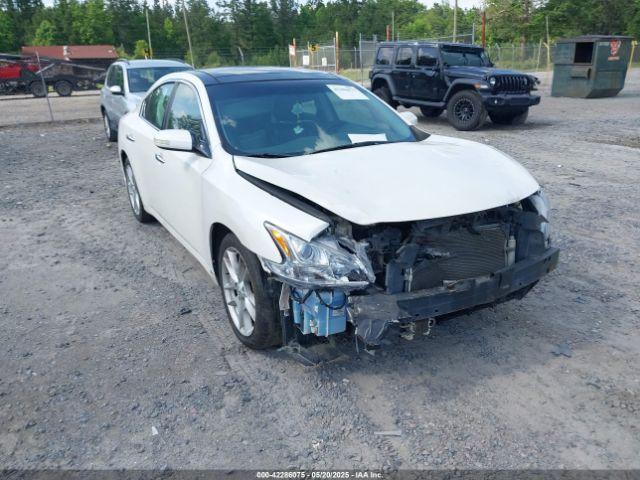  Salvage Nissan Maxima
