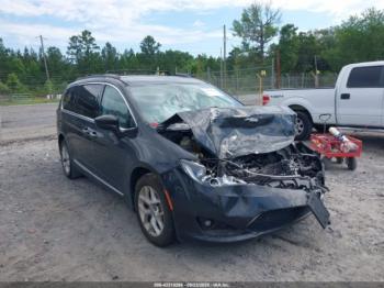  Salvage Chrysler Pacifica