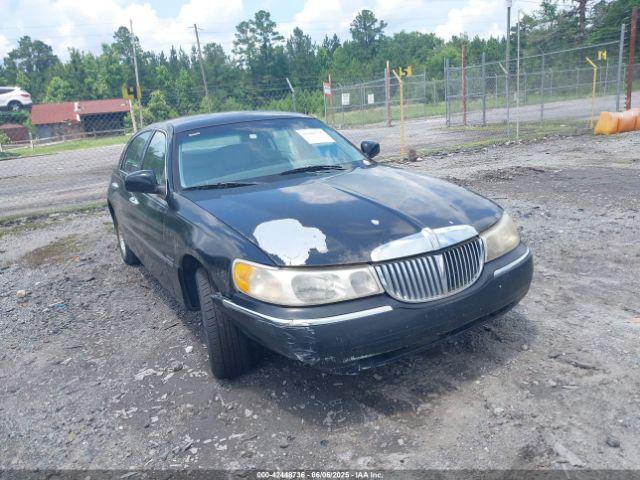  Salvage Lincoln Towncar
