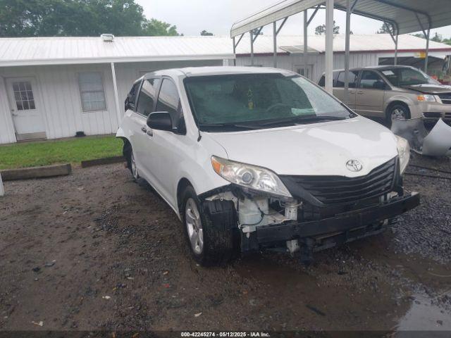  Salvage Toyota Sienna