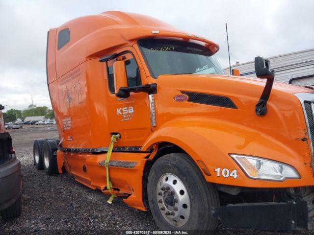  Salvage Peterbilt 579