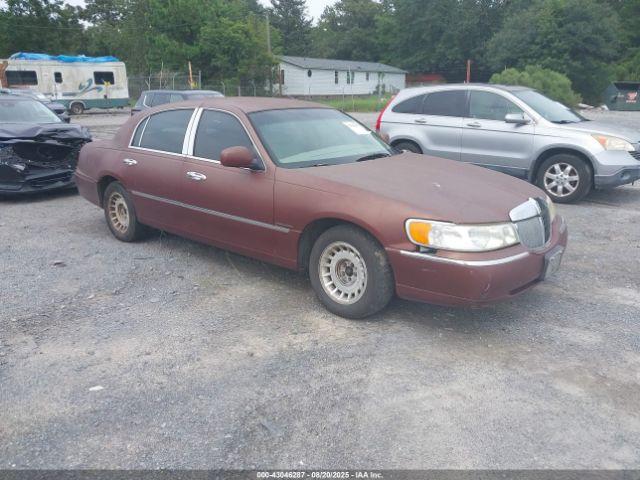  Salvage Lincoln Towncar