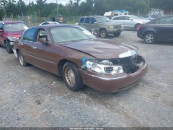  Salvage Lincoln Towncar