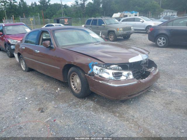  Salvage Lincoln Towncar