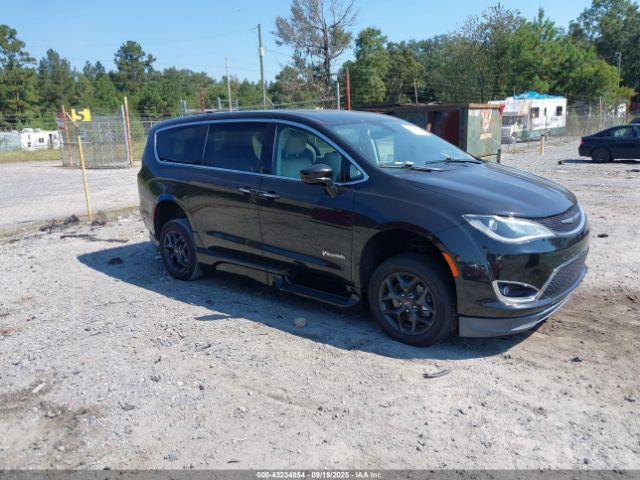  Salvage Chrysler Pacifica