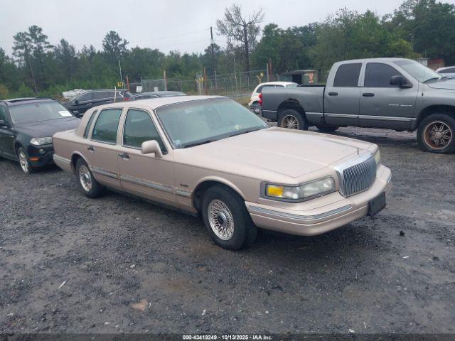  Salvage Lincoln Towncar