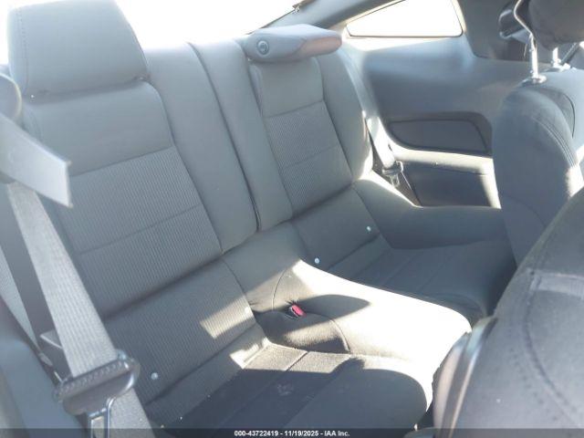 Ford Mustang V6 Image 4