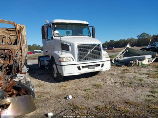 Salvage Volvo Vn