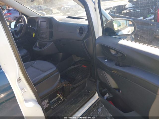 Mercedes-Benz Metris Image 3