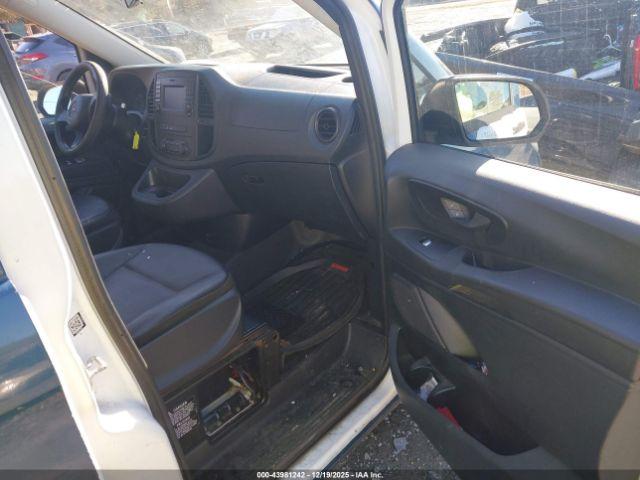 Mercedes-Benz Metris Image 3