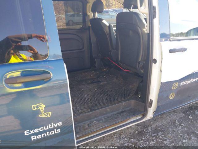 Mercedes-Benz Metris Image 11