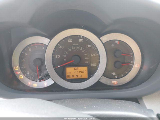 Toyota RAV4 Image 16