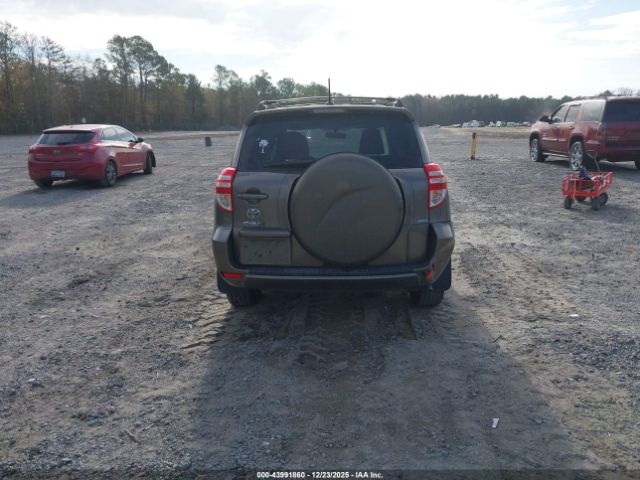 Toyota RAV4 Image 11