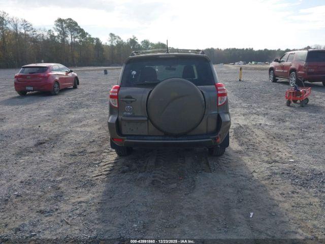 Toyota RAV4 Image 11