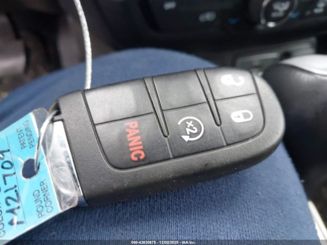 Jeep Renegade Limited 4x4 Image 7