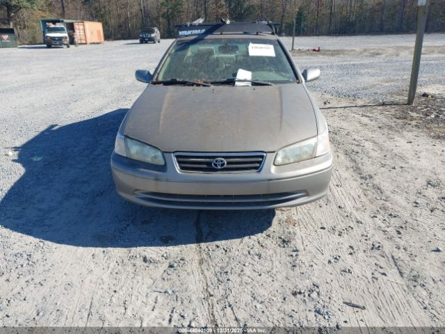 Toyota Camry Le Image 11