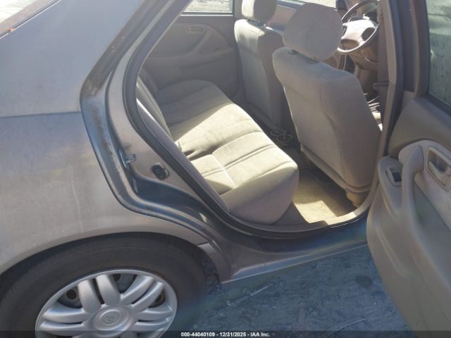 Toyota Camry Le Image 5