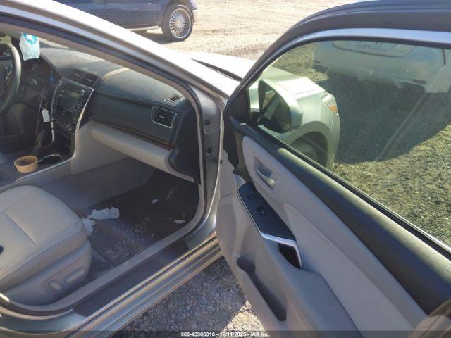 Toyota Camry Xle Image 12