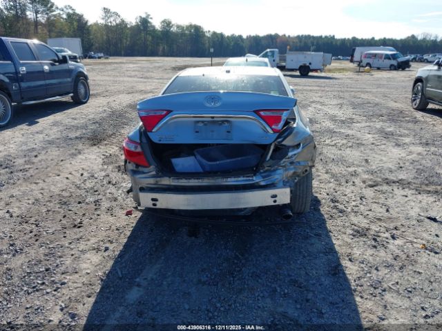 Toyota Camry Xle Image 13