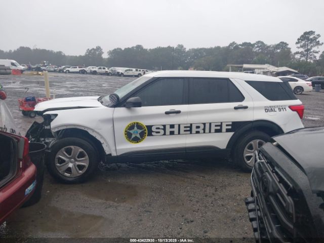 Ford Police Interceptor Image 9