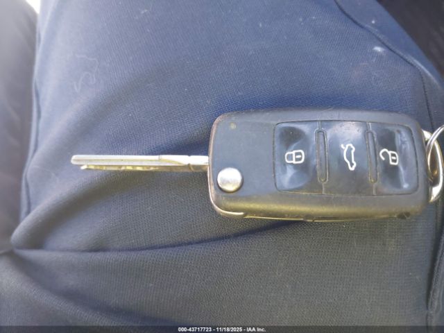 Volkswagen Golf Tdi 4-door Image 11