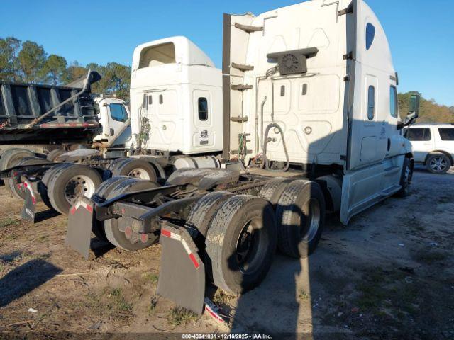 Freightliner Cascadia 125 Image 7