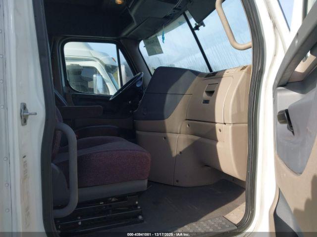 Freightliner Cascadia 125 Image 13
