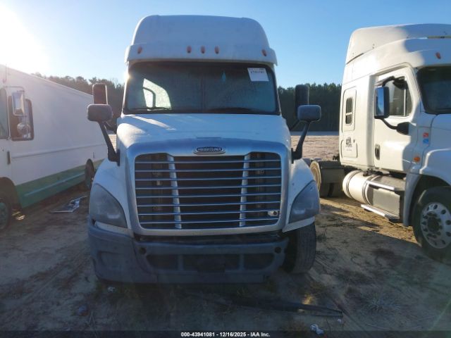 Freightliner Cascadia 125 Image 10