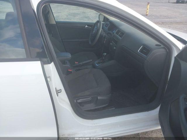 Volkswagen Jetta 2.0l S Image 8