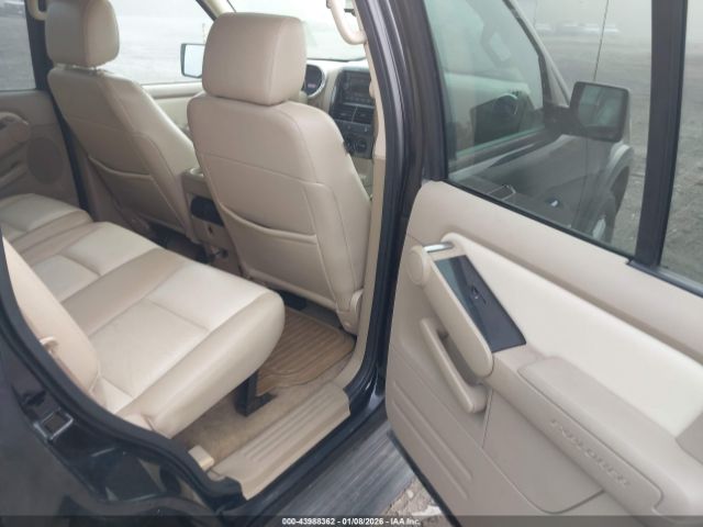 Ford Explorer Xlt Image 7
