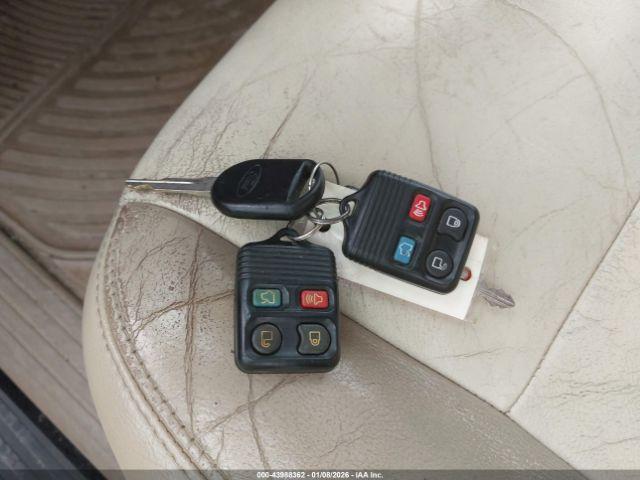 Ford Explorer Xlt Image 11