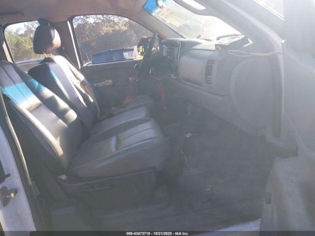 Chevrolet Silverado 2500 Work Truck Image 15