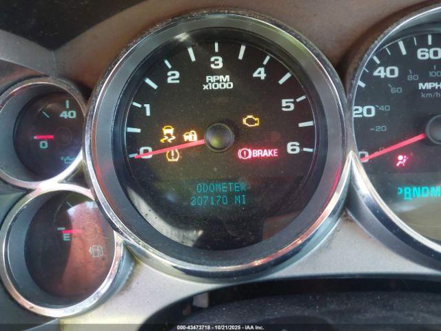 Chevrolet Silverado 2500 Work Truck Image 3