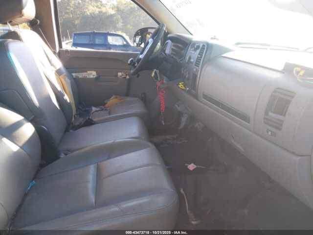 Chevrolet Silverado 2500 Work Truck Image 12