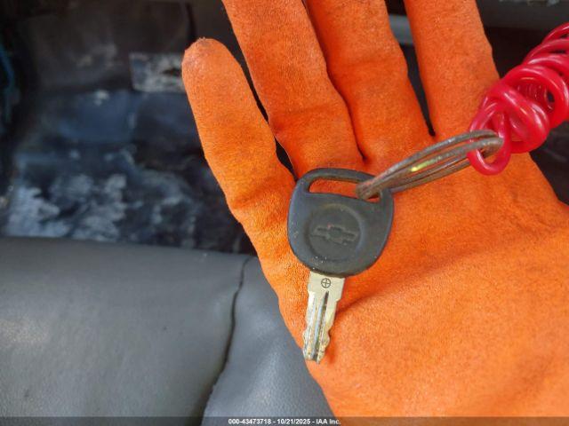 Chevrolet Silverado 2500 Work Truck Image 10