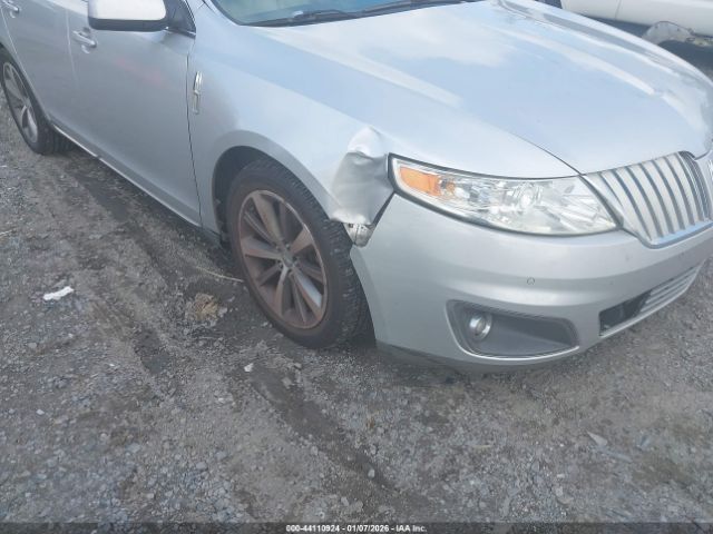 Lincoln MKS Image 8
