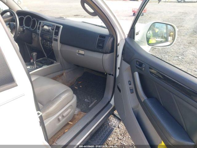 Toyota 4Runner Limited V6 Image 2