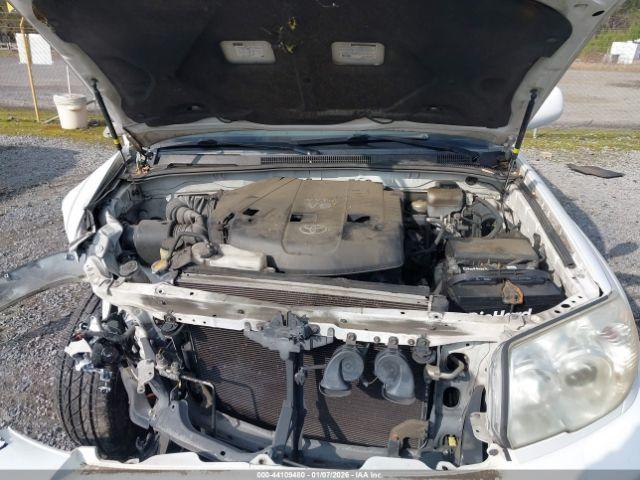 Toyota 4Runner Limited V6 Image 10