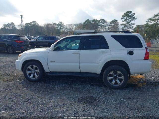 Toyota 4Runner Limited V6 Image 15