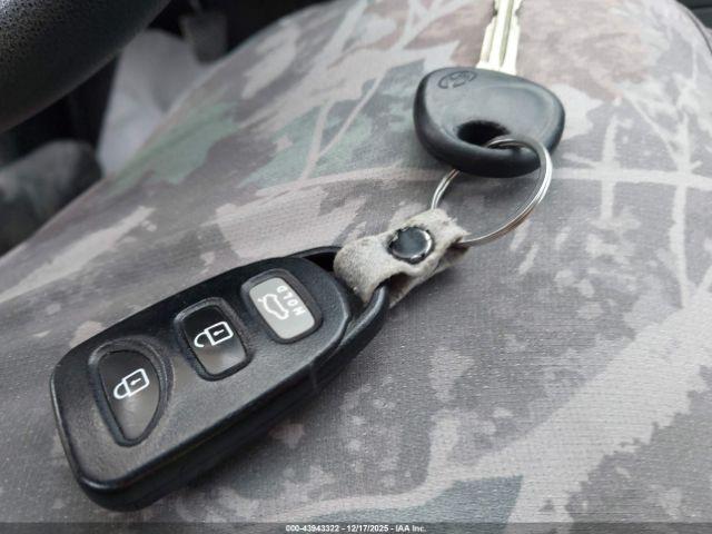 Hyundai ELANTRA Blue Image 10