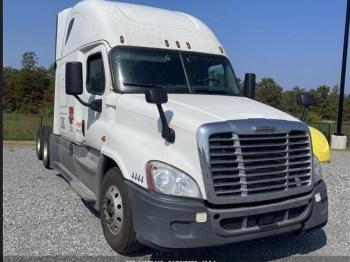  Salvage Freightliner Cascadia 125