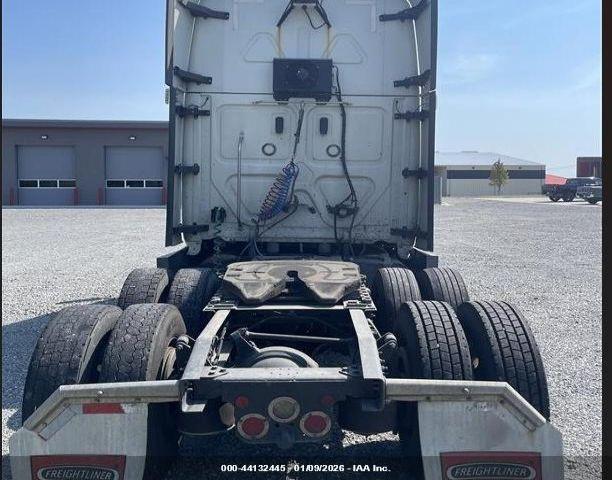 Freightliner Cascadia 125 Image 7