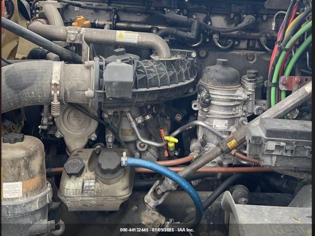 Freightliner Cascadia 125 Image 6